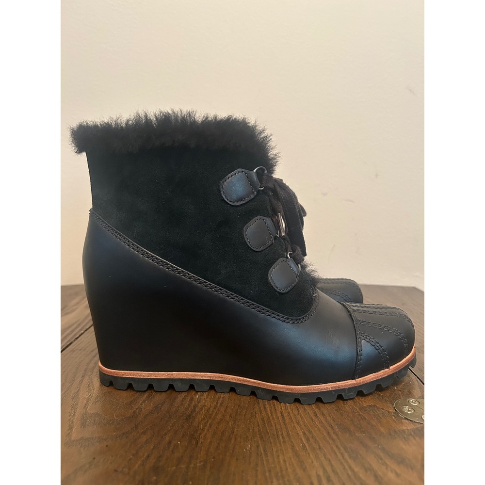UGG Pure‎ Black Alasdair Leather Wedge Boots Women's Size 9 Worn Twice